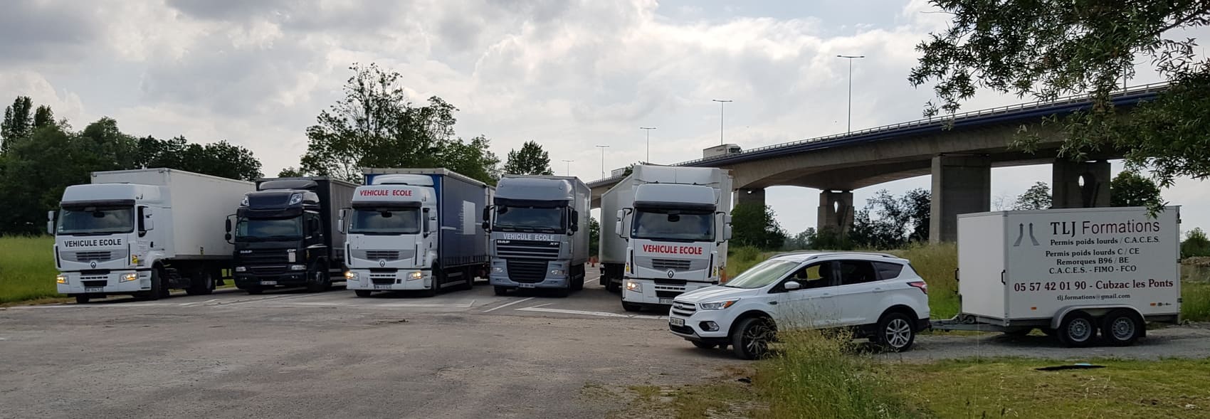 Flotte des véhicules, camions et remorques du centre de formations routier TLJ Formations en Aquitaine